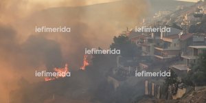 Αναζωπυρώθηκε η φωτιά στη Σαρωνίδα
