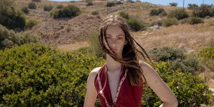 γυναίκα με παρεό 