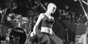 Η Σινέντ Ο' Κόνορ σε συναυλία το 1988