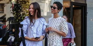 Γυναίκες με φορέματα