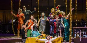 Στιγμιότυπο από την παράσταση Στρέλλα 