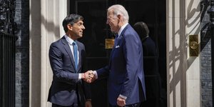 Ρίσι Σούνακ και Τζο Μπάιντεν στην Ντάουνινγκ Στριτ