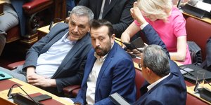 Φάμελλος, Τσακαλώτος και Παππάς κατά τη σημερινή πρώτη ημέρα των προγραμματικών δηλώσεων, απών ο Αλέξης Τσίπρας / Φωτογραφία: EUROKINISSI