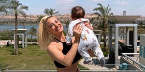 Η Ιωάννα Τούνη με το μωρό της