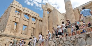 Τουρίστες στην Ακρόπολη 