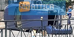Τροχαίο στη Λεωφόρο Μαραθώνος, με ντελαπάρισμα ΙΧ / Φωτογραφία: anattica.gr