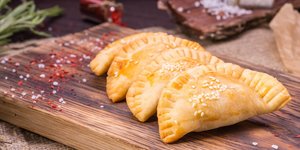 Τυροπιτάκια με κρέμα τυριού με μόνο 3 υλικά, Φωτογραφία: Shutterstock 