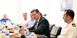 Ο Μιλτιάδης Βαρβιτσιώτης κατά τη συνάντηση με τη διοίκηση της ΠΝΟ / Φωτογραφία: Twitter