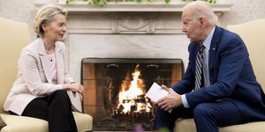 H πρόεδρος της Κομισιόν, Φον ντερ Λάιεν και ο πρόεδρος των ΗΠΑ, Μπάιντεν