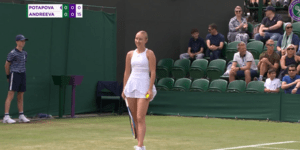 Η πιο... Γουίμπλεντον παρατήρηση: Μην ανοίγετε σαμπάνιες όταν σερβίρουν οι παίκτριες [βίντεο]