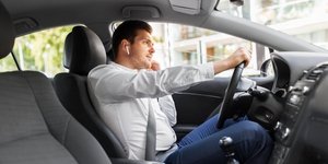 Χρήση κινητού τηλεφώνου στο αυτοκίνητο