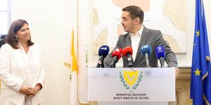 Ο Μιχάλης Χατζηγιάννης παρέδωσε το υφ. Πολιτισμού