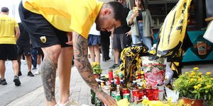 Οι παίκτες της Ένωσης άφησαν λουλούδια στο σημείο όπου δολοφονήθηκε ο Μιχάλης Κατσουρής
