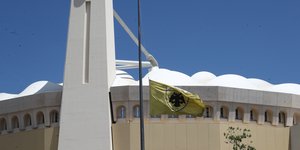 Μεσίστια σημαία της ΑΕΚ