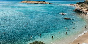 Οι πολυσύχναστες παραλίες της Αττικής