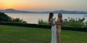 η Αμαλία Κωστοπούλου με τη φίλη της Τσάρλι