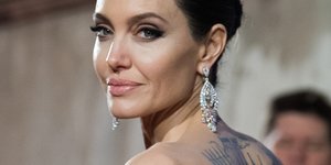 Δύο νέα τατουάζ «χτύπησε» η Αντζελίνα Τζολί - Τι συμβολίζουν