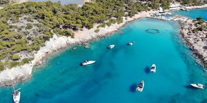 Αγκίστρι: Μονοήμερη εκδρομή και ατελείωτες βουτιές στα εξωτικά νερά της Απονήσου