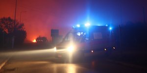 Ασθενοφόρο στη φωτιά στον Εβρο
