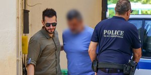 Μεταγωγή αστυνομικών στα Χανιά για εκβιασμούς