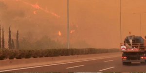 Φωτιά στον Ασπρόπυργο: Στην Αττική Οδό οι καπνοί