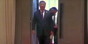 Η επεισοδιακή είσοδος του Κινέζου προέδρου, Σι Τζινπίνγκ, στη διάσκεψη των BRICS