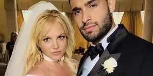 Μπρίτνεϊ Σπίαρς και Σαμ Ασγκάρι 