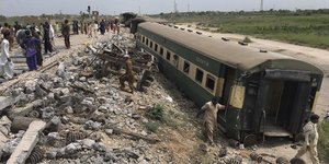 Τουλάχιστον 4 νεκροί και 18 τραυματίες σε σύγκρουση λεωφορείου με φορτηγό στο Πακιστάν 