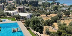 Η Κάρι Τζόνσον «μαγεμένη« από τις διακοπές της στην Ελλάδα