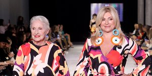 H Χριστίνα Πολίτη φωτογραφίζει τη μητέρα της με μαγιό