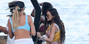 Η Ντέμι Μουρ και η Μαριέττα Χρουσαλά στη Μύκονο