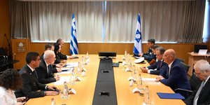 Στο Ισραήλ ο Νίκος Δένδιας 