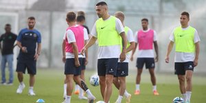 Από τη χθεσινή προπόνηση των παικτών της Ντνίπρο στη Λεωφόρο