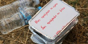 Αλουμινένια ταψάκια φαγητού με μήνυμα