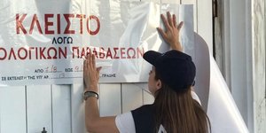 Τρία λουκέτα για φοροδιαφυγή σε Βάρκιζα και Σπέτσες