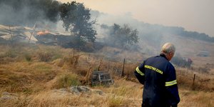 Μαίνεται η φωτιά στην Αλεξανδρούπολη