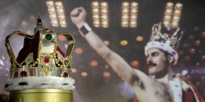 Σπάνια αντικείμενα του Φρέντι Μέρκιουρι θα έχει την ευκαιρία να δει για ένα μήνα το κοινό