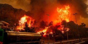 Νέες κυκλοφοριακές ρυθμίσεις στη περιοχή της Φυλής λόγω της φωτιάς