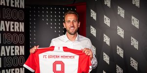 Ο Χάρι Κέιν με την φανέλα της Μπάγερν 