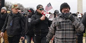 O Tζόσεφ Μπιγγς δεξιά, πριν την εισβολή στο Καπιτώλιο