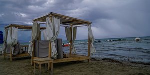 Η κακοκαιρία Petar πάνω από τις παραλίες της Κέρκυρας -