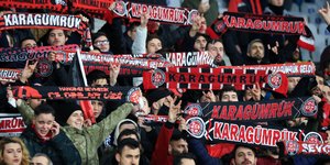 Οπαδοί της Φατίχ Καραγκιουμρούκ