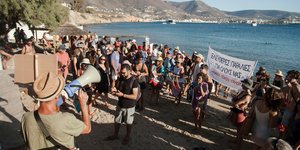Κίνημα της Πετσέτας Πάρος πολίτες παραλίες ξαπλώστρες