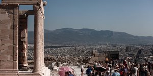 κιονες ακροπολη τουριστες