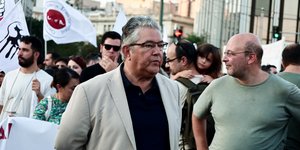 Ο ΓΓ της ΚΕ του ΚΚΕ, Δημήτρης Κουτσούμπας, στο συλλαλητήριο για τις πυρκαγιές / Φωτογραφία: EUROKINISSI