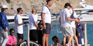 Ο παλιός είναι αλλιώς: Ο Λεονάρντο Ντι Κάπριο συναντά τον αυθεντικό γυναικοκατακτητή Μικ Τζάγκερ στην Ιμπιζα