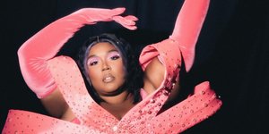 Lizzo με ροζ