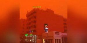 Μαρόκο: Δυνατή αμμοθύελλα έπληξε την πολή Μαρακές -Ο ουρανός «βάφτηκε» πορτοκαλί