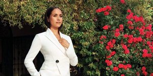 Η Μέγκαν Μαρκλ με λευκό κοστούμι 