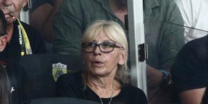Η μητέρα του Μιχάλη Κατσουρή στον αγώνα ΑΕΚ - Ντιναμό Ζάγκρεμπ